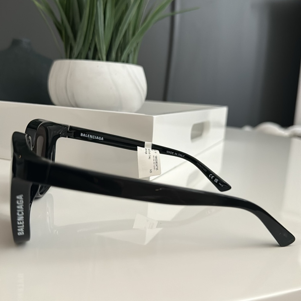 Balenciaga Black Square Sunglasses - Picture 3 of 5